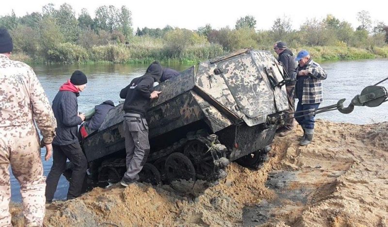 Encuentran y recuperan un Halftrack Sd.Kfz.250 de un río en Polonia. 12088025_1027328070645625_5210890103397361301_n