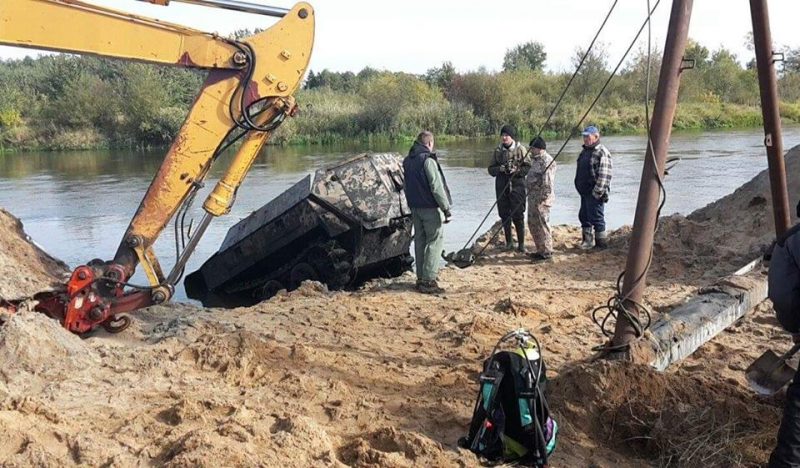 Encuentran y recuperan un Halftrack Sd.Kfz.250 de un río en Polonia. 12122581_1027328090645623_7257892043696995455_n