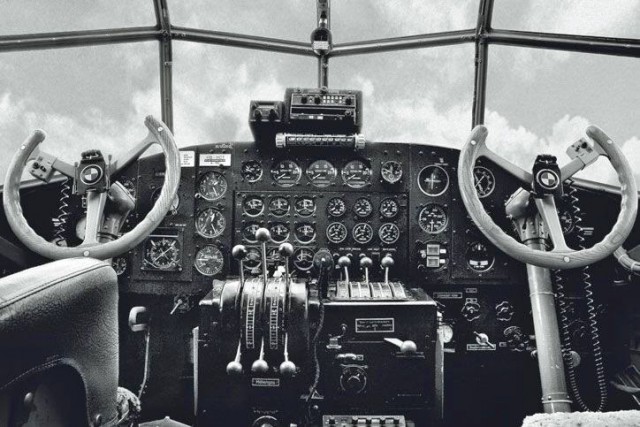 Ju_52_cockpit-640x427.jpg