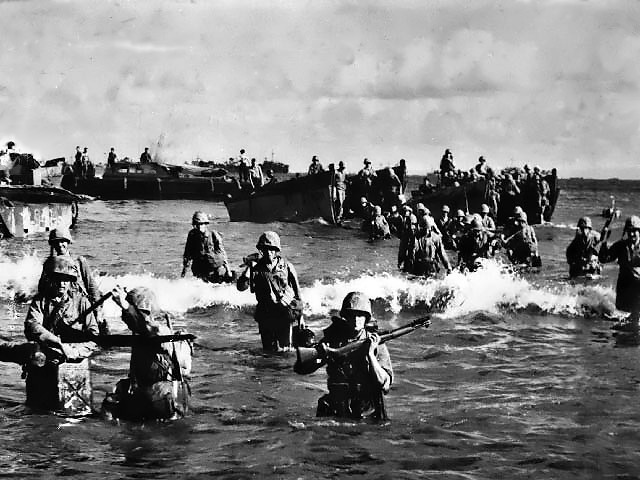 Marines_wading_ashore_on_Tinian