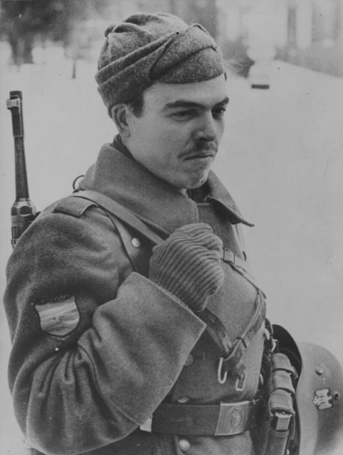 Spanish volunteer of the Blue Division during the winter 1941-42 near Moscow. 