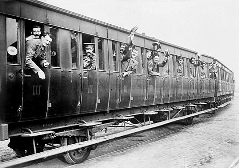 tn_C0194529British_troops_on_a_train_World_War_I_35
