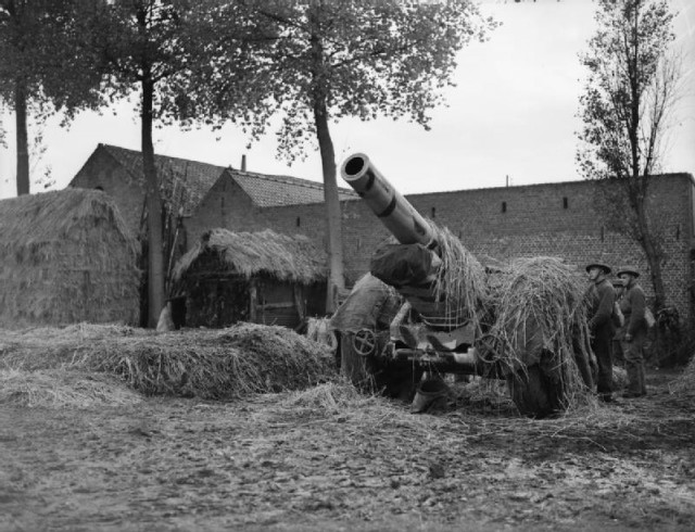 Allied Howitzer position near the French and German border in 1940 via commons.wikimedia.org