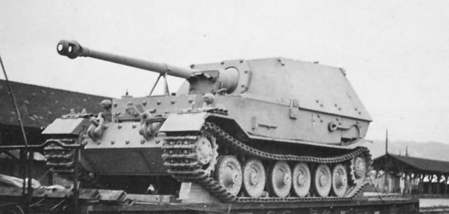 Ferdinand_Elefant_Tank_Destroyer_rail_transport