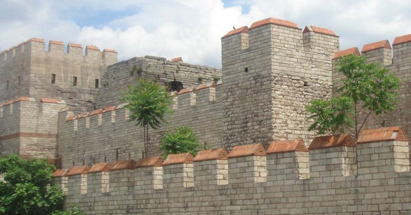 Development of the Awe-inspiring Triple Walls of Constantinople
