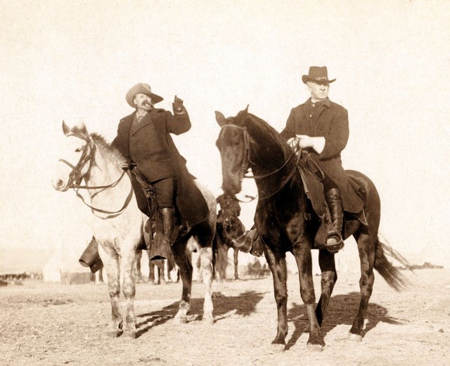 Frank Baldwin (right) and Buffalo Bill in 1891 via commons.wikimedia.org