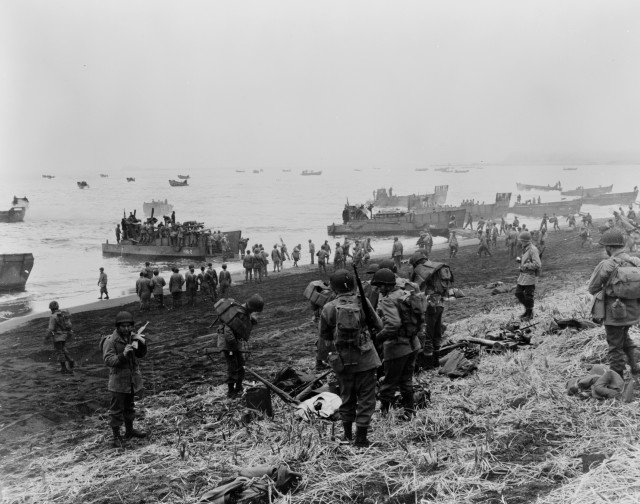 Attu_landing_craft_on_beach_1943