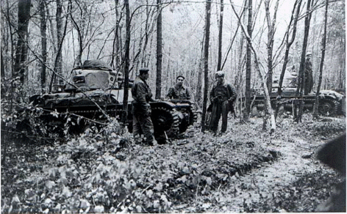 September 1939: french R-35 tanks (5th BCC) in the Warndt forrest, during the short-lived offensive in the Sarre under the command of général Louis Faury.