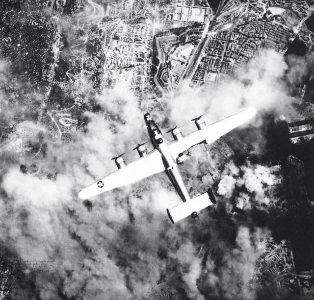 B-24_Bomber_Flak_Damage