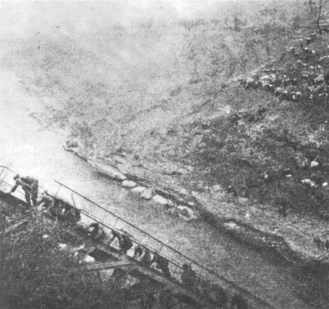 Partisans crossing the Neretva river over the construction of the broken bridge at Jablanica.