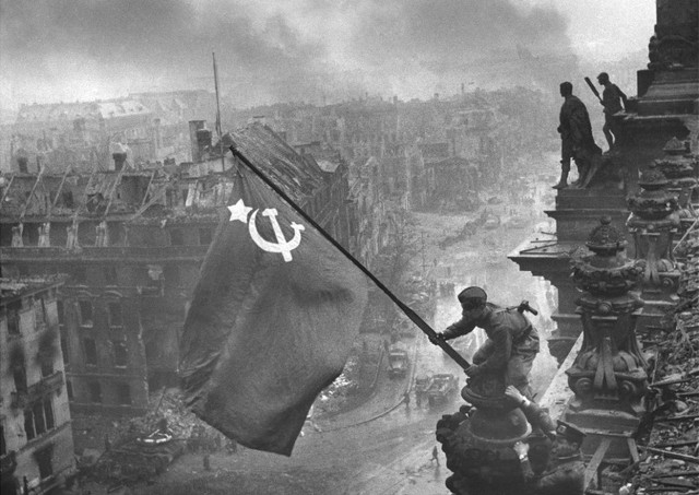 soviet-flag-reichstag-berlin