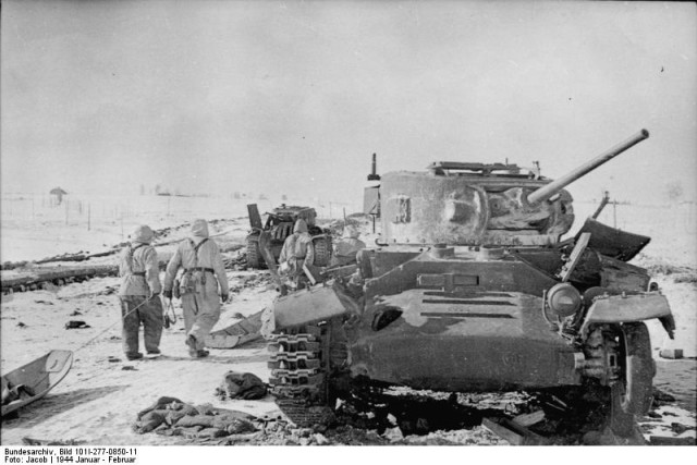 British Mk III 'Valentine' destroyed in Soviet Union, January 1944. By Bundesarchiv, Bild 101I-277-0850-11 / Jacob / CC-BY-SA 3.0
