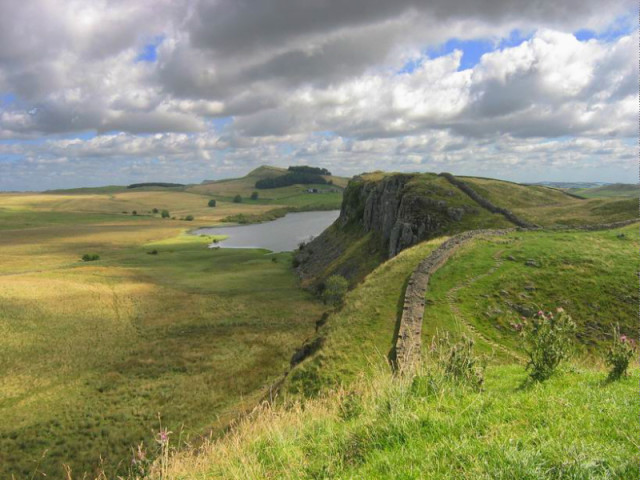 Hadrian's Wall facing East towards Crag Lough - Image by Michael Hanselmann CC BY-SA 3.0