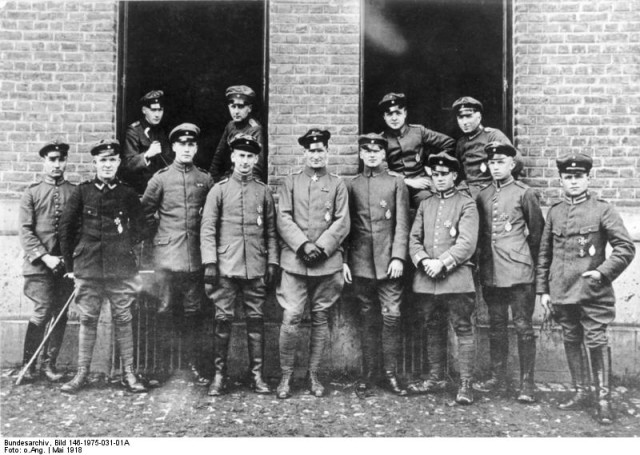 Jasta squadron, 1918. By Bundesarchiv.