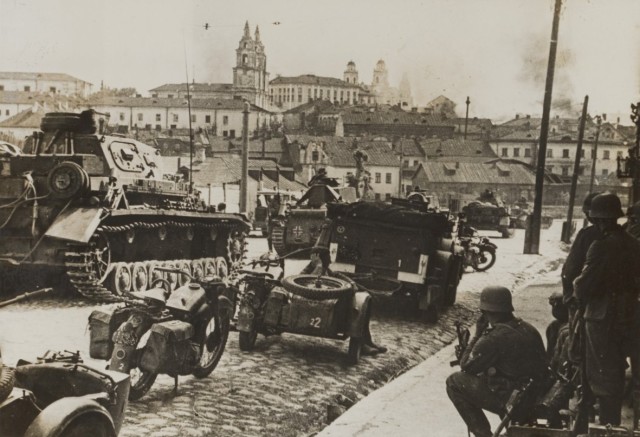 12. Panzer Division enters Minsk. June 1941