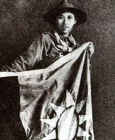 Fig 4. Girl guide Yang Huimin and the Republic of China flag Image source: https://zh.wikipedia.org/wiki/File:Girl_Scout_Yang_Huimin_Battle_of_Shanghai_1937.jpg