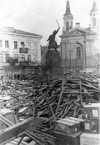 Pile of Polish rifles collected by German troops, Warsaw, Poland. September 1939 [P[Public Domain]<figcaption class=