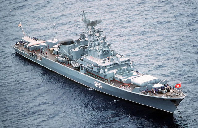 An aerial starboard bow view of the Soviet Krivak I Class guided missile frigate 959 at anchor. By LT. AZZOLINA - http://www.dodmedia.osd.mil/Assets/Still/1988/Navy/DN-ST-88-08669.JPG, Public Domain, https://commons.wikimedia.org/w/index.php?curid=2070407
