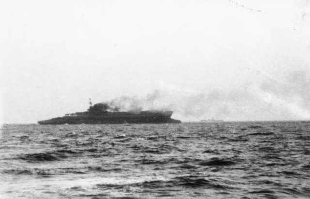 HMS Courageous sinking after being torpedoed by U 29. 17 September 1939 (Public Domain / Wikipedia)