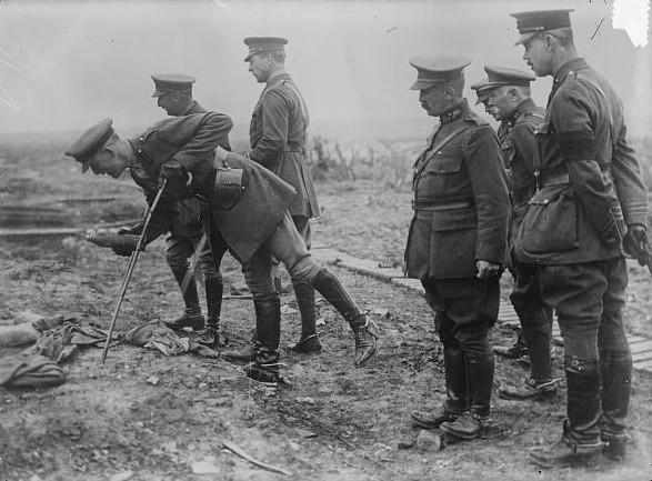 Albert inspecting the trenches. Wikipedia/ Public Domain