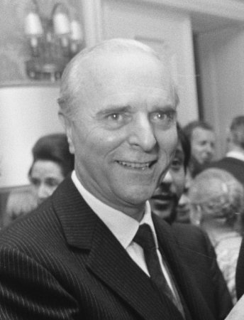 suurlähettiläs Ángel Sanz-Briz vuonna 1969 kuvatekstissä