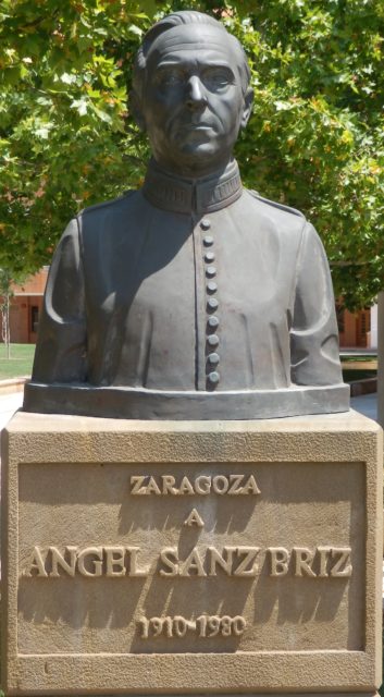 Sanz-Briz je památník v Zaragoza, Španělsko Foto Úvěru's memorial in Zaragoza, Spain Photo Credit