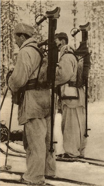 Swedish volunteers during the Winter War, carrying Boys anti-tank rifles on their backs.