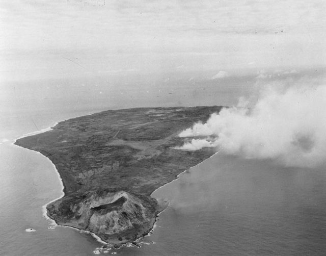 A Mighty Collection of 60 Photos tell the Story of the Battle of Iwo Jima