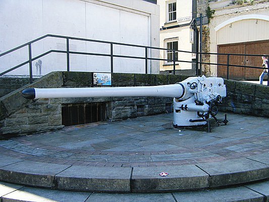 A German 4.1 Inch naval gun, Cap Trafalgar carried 2 of those powerful weapons. By Hugh Llewelyn – CC BY-SA 2.0