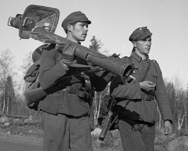 Finnish Panzerschreck team near Tornio.