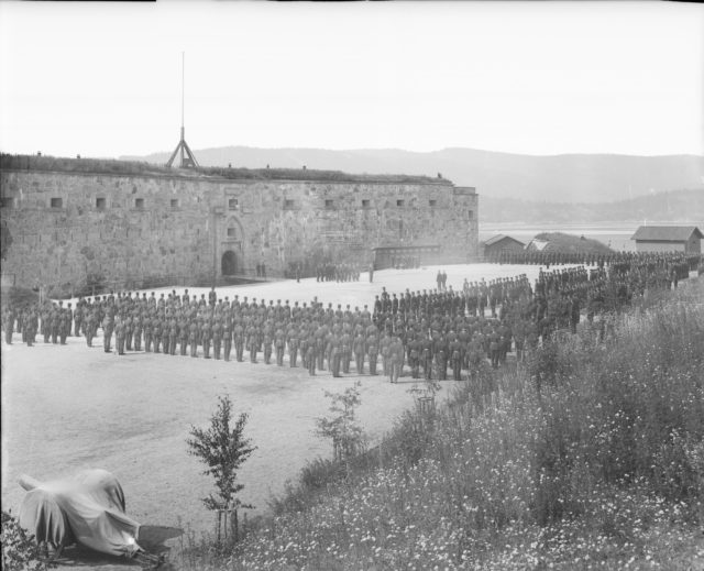 Troop formation in Oscarsborg;