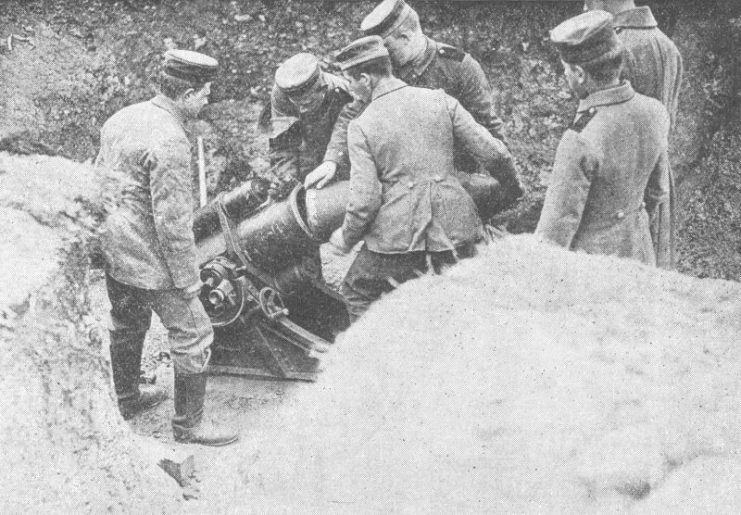 German soldiers loading a 25 cm Minenwerfer, World War I