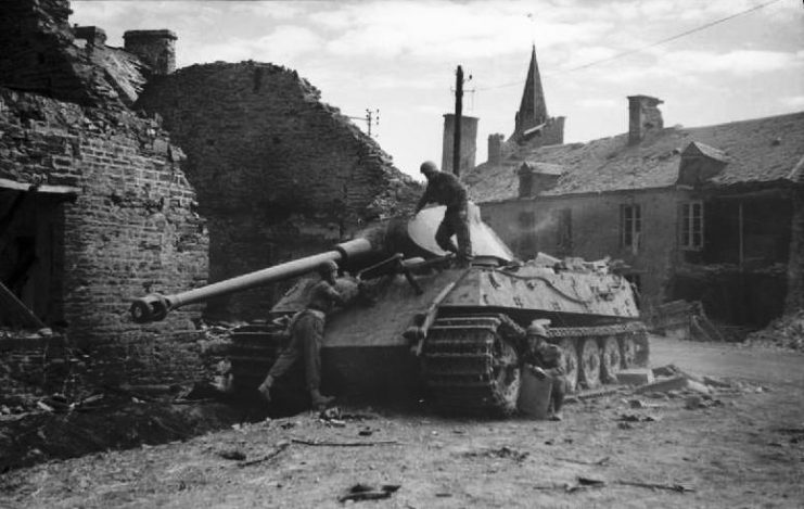 British troops inspect a knocked out King Tiger tank in Le Plessis-Grimoult, 10 August 1944