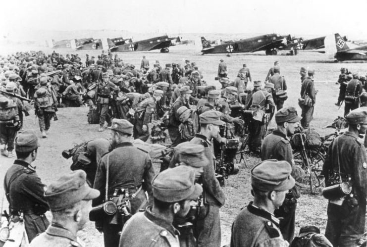 German 5th Mountain Division before the Invasion of Crete – Bundesarchiv, Bild 183-L19017 CC-BY-SA 3.0