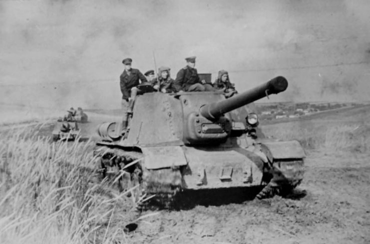 ISU 122 Tank Destroyer advancing – 1944 Eastern Front