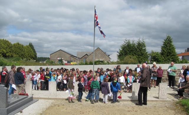 70th anniversary of the Liberation (June 2014) The ‘Collectif Memoire – DDEN’ and local school children from St Sever pay their respects to the Allied Forces.