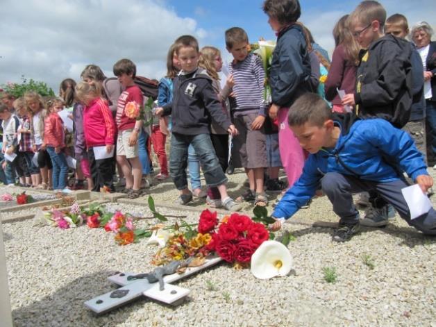 70th anniversary of the Liberation (June 2014) The ‘Collectif Memoire – DDEN’ and local school children from St Sever pay their respects to the Allied Forces.
