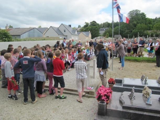 70th anniversary of the Liberation (June 2014) The ‘Collectif Memoire – DDEN’ and local school children from St Sever pay their respects to the Allied Forces.