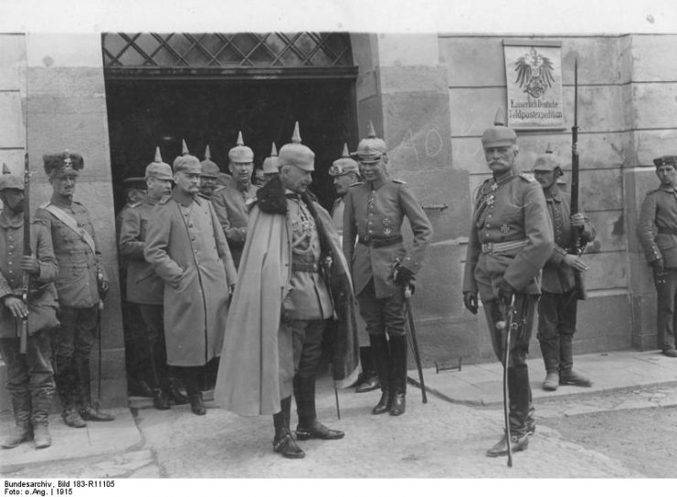 Kaiser Wilhelm II Hohenzollern visiting the Eleventh Army, 1915. Photo: Bundesarchiv, Bild 183-R11105 / CC-BY-SA 3.0