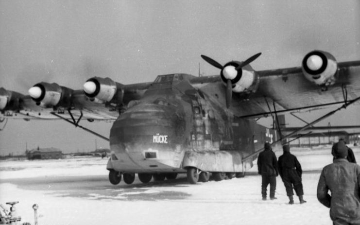 Me 323 em algum lugar na Rússia, por volta de 1942. Foto: Bundesarchiv, Bild 101I-331-3026-31 / Liedke / CC-BY-SA 3.0