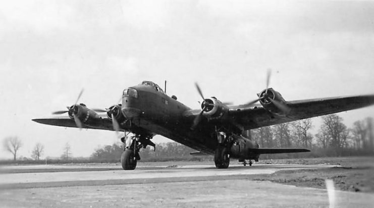 Short Stirling code XT-M of No. 1657 HCU RAF 2