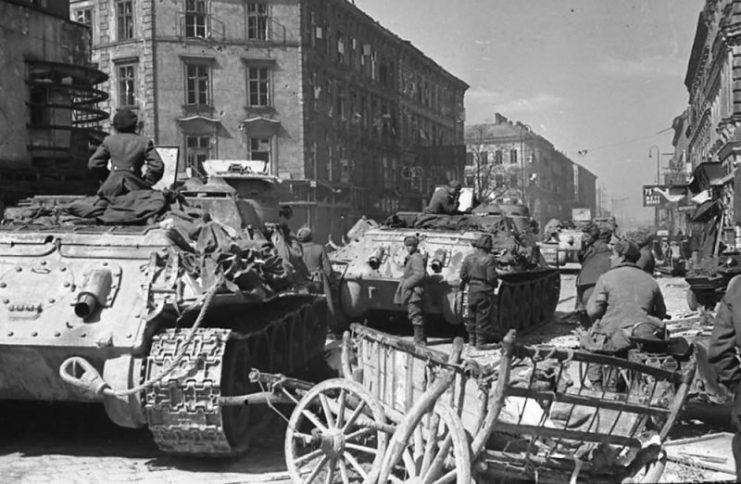 SU-85s in Berlin – 1945