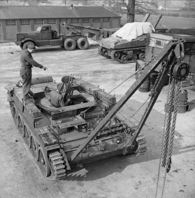 EL EJÉRCITO BRITÁNICO EN EL REINO UNIDO 1939-45; ARV Cruzado con foque de marco A y montura Bren AA doble.