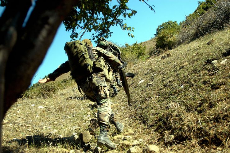 Men from the elite 13th “Shavnabada” Light Infantry Battalion of the Georgian Army charging up a hill where Ossetian rebels were entrenched. By Jonathan Alpeyrie CC BY-SA 3.0
