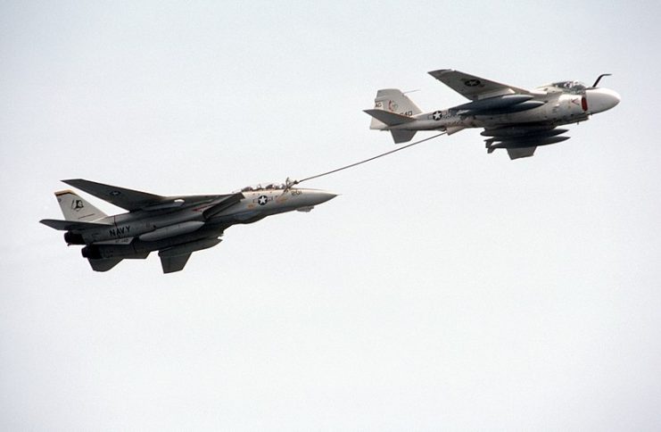 A KA-6D refueling an F-14A in 1987