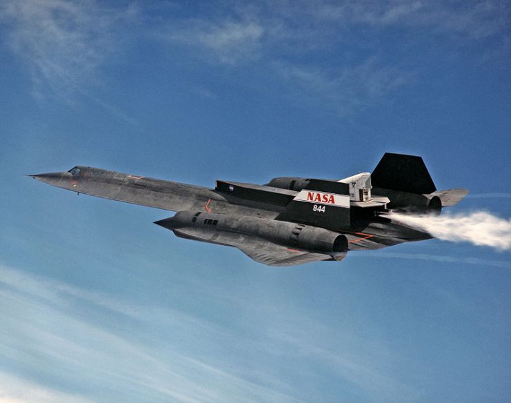The NASA SR-71A successfully completed its first cold flow flight as part of the NASA/Rocketdyne/Lockheed Martin Linear Aerospike SR-71 Experiment (LASRE) at NASA’s Dryden Flight Research Center, Edwards, California on March 4, 1998.)