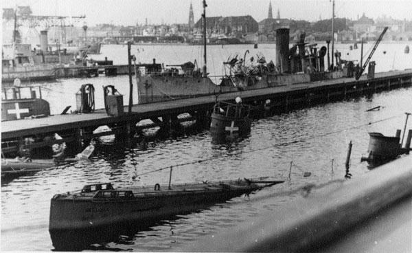 Submarine Bellona sunken at 0412 on 29 August 1943