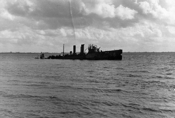 Torpedo boat Havørnen unsuccessfully escaping to Sweden on 29 August 1943