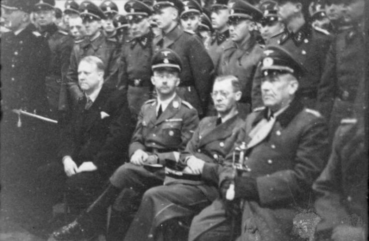 Heinrich Himmler visiting Norway in 1941. By Bundesarchiv – CC BY-SA 3.0 de