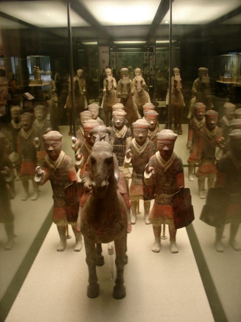 Painted ceramic statues of Chinese cavalrymen and infantrymen, from the Western Han period (202 BC – 9 AD). Photo: drs2biz / CC BY-SA 2.0